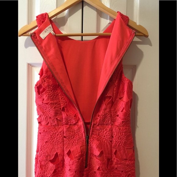 Beautiful Rich Coral Lace Mini by Astr The Label - Picture 7 of 8